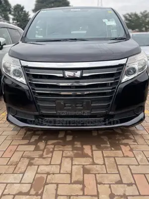 Toyota Noah 2.0 158hp FWD (8 Seater) 2013 Black