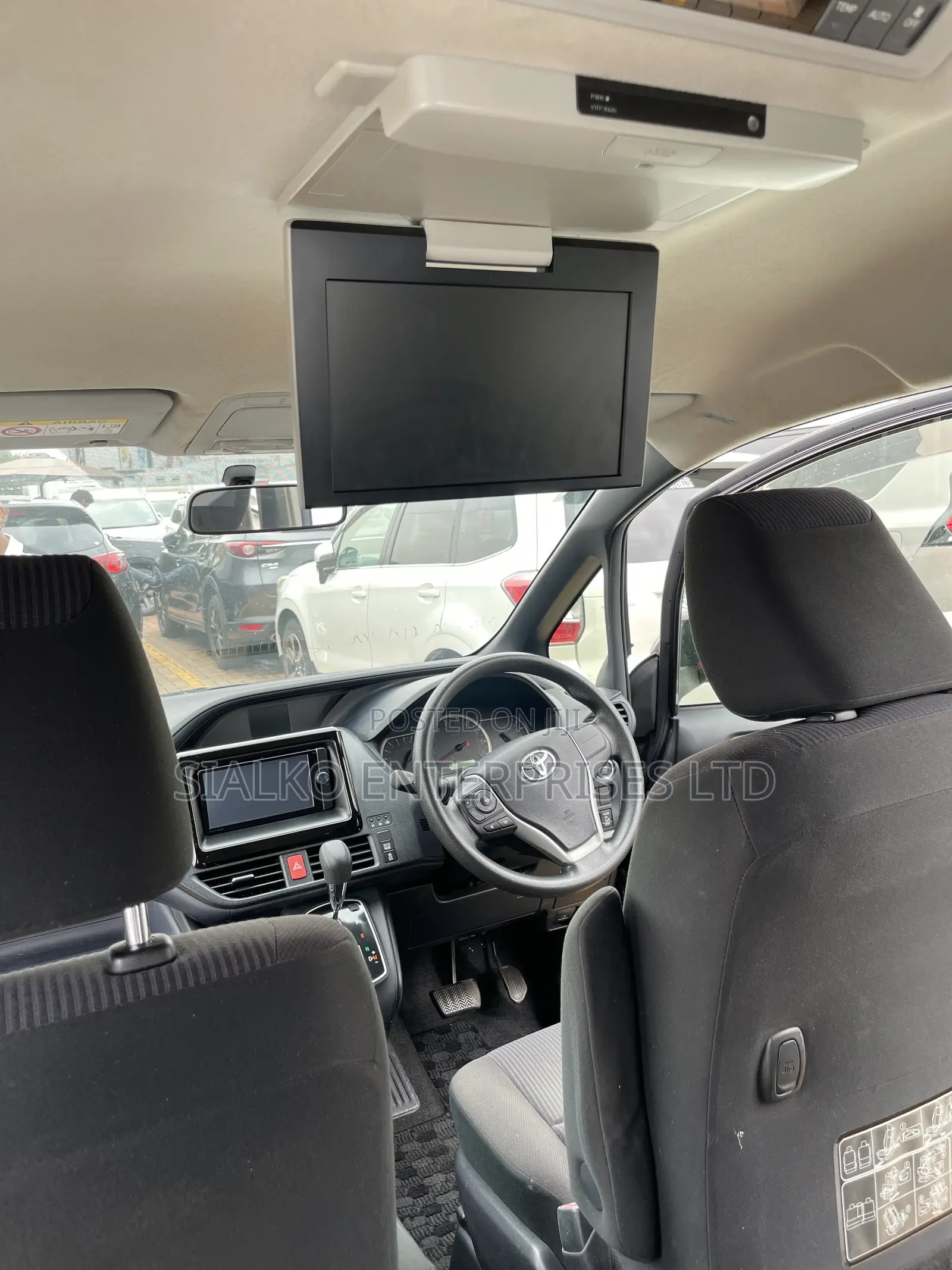Toyota Noah 2.0 158hp FWD (8 Seater) 2013 Black