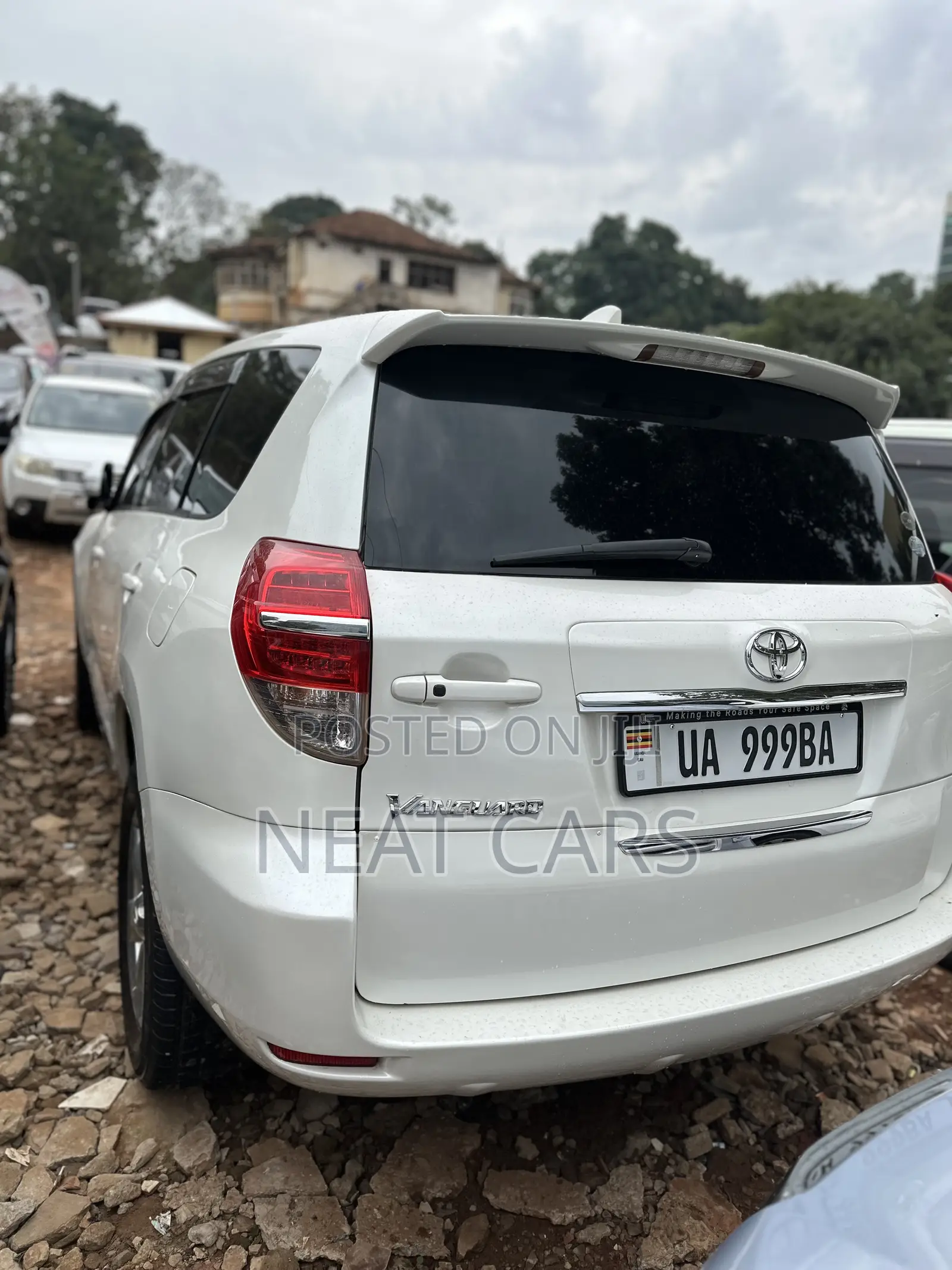 Toyota Vanguard 2010 White