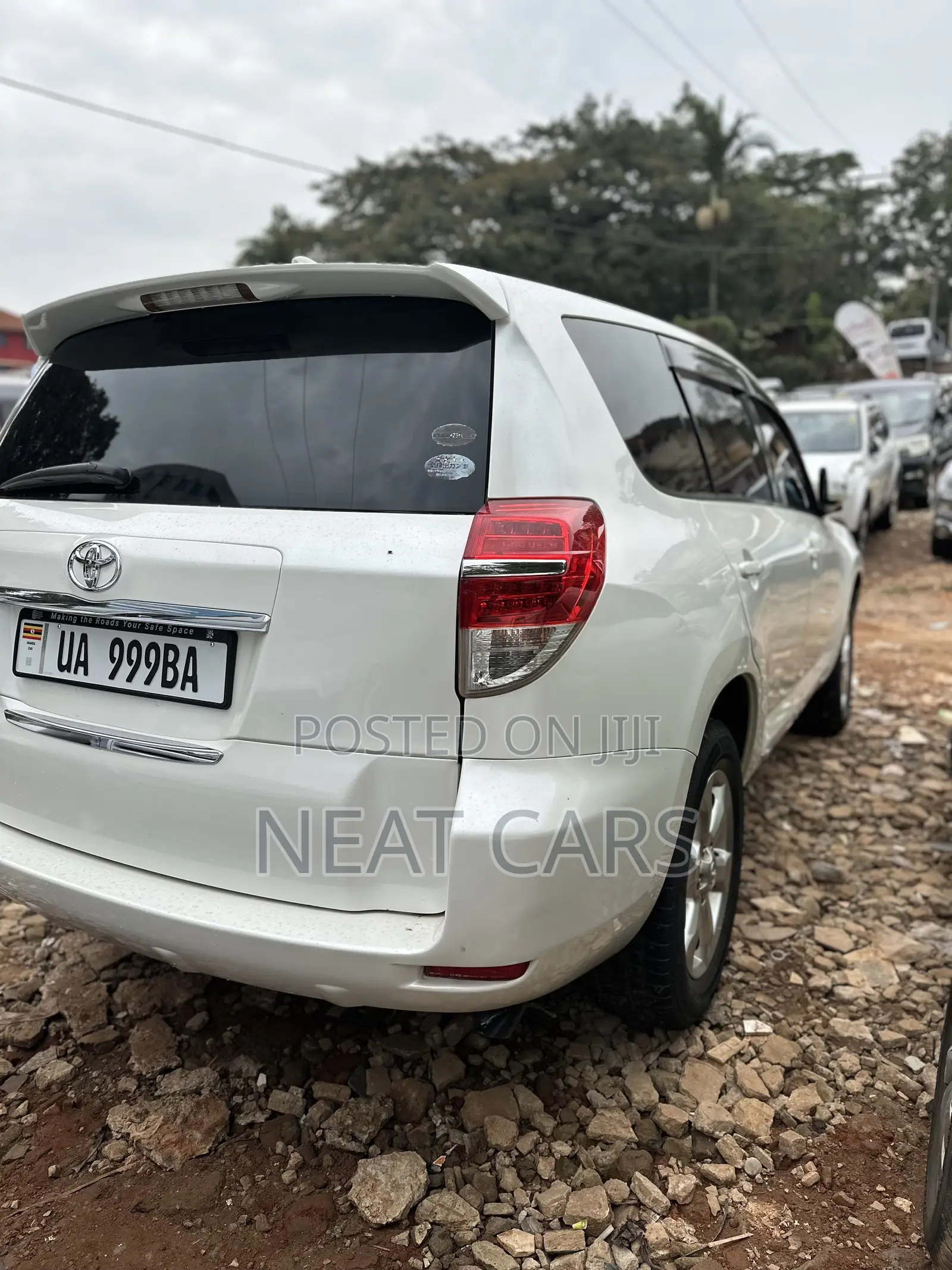 Toyota Vanguard 2010 White