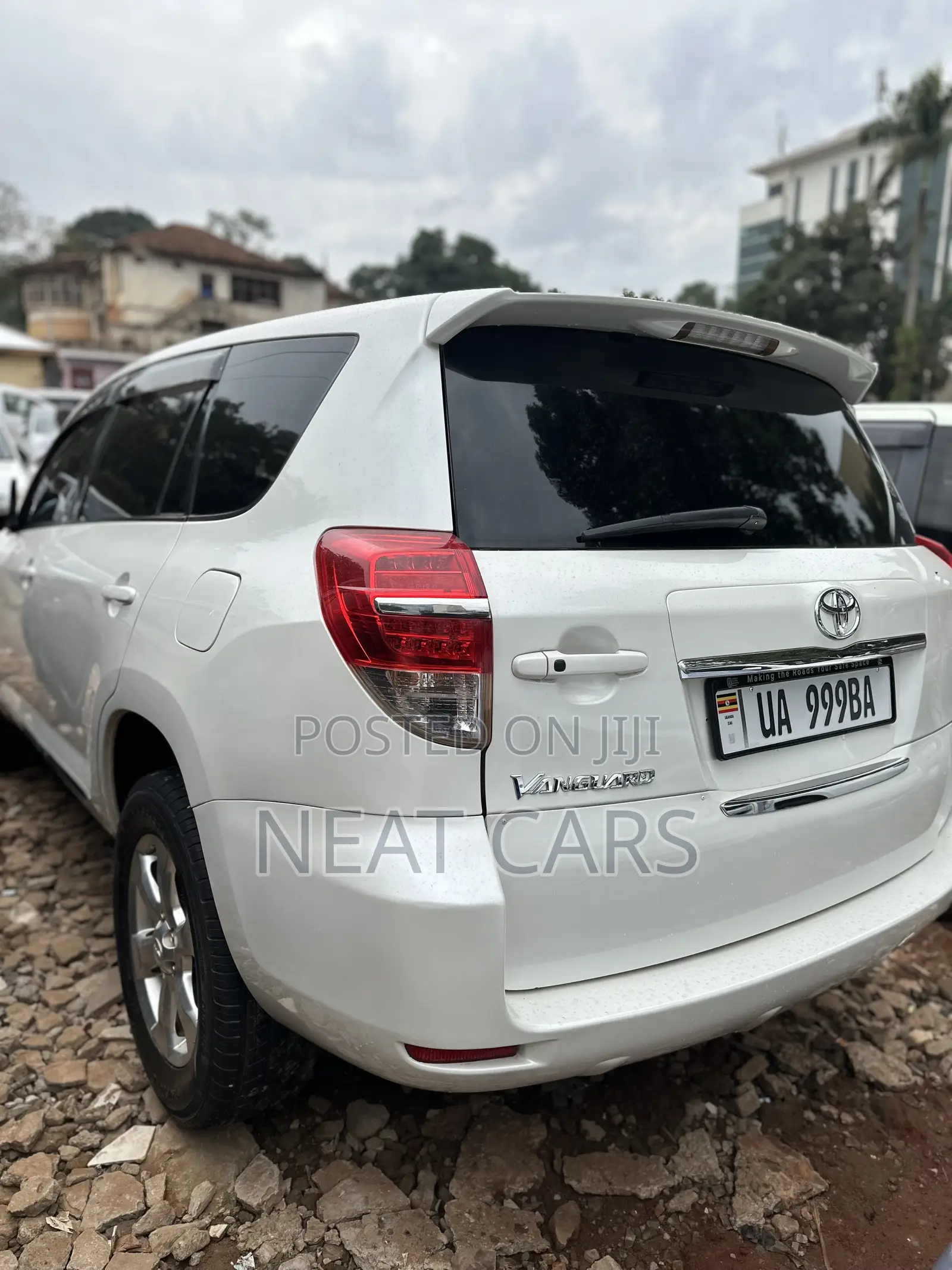 Toyota Vanguard 2010 White