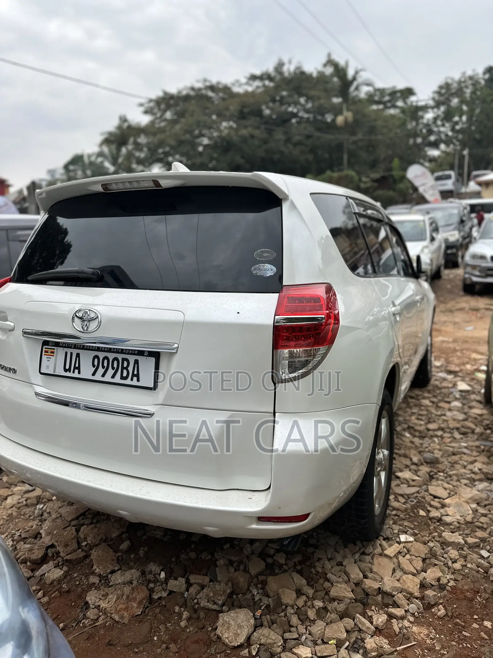 Toyota Vanguard 2010 White