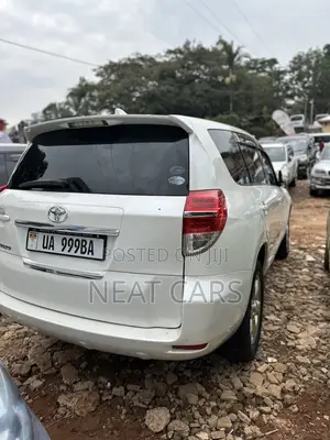 Toyota Vanguard 2010 White