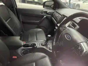 Ford Everest 2017 Blue