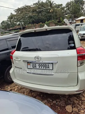 Toyota Vanguard 2010 White