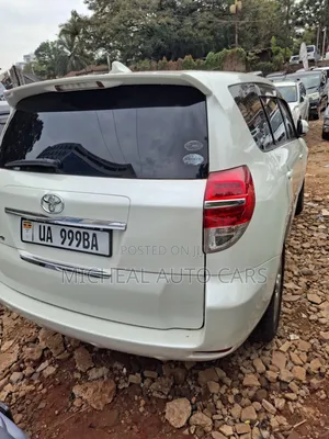 Toyota Vanguard 2010 White