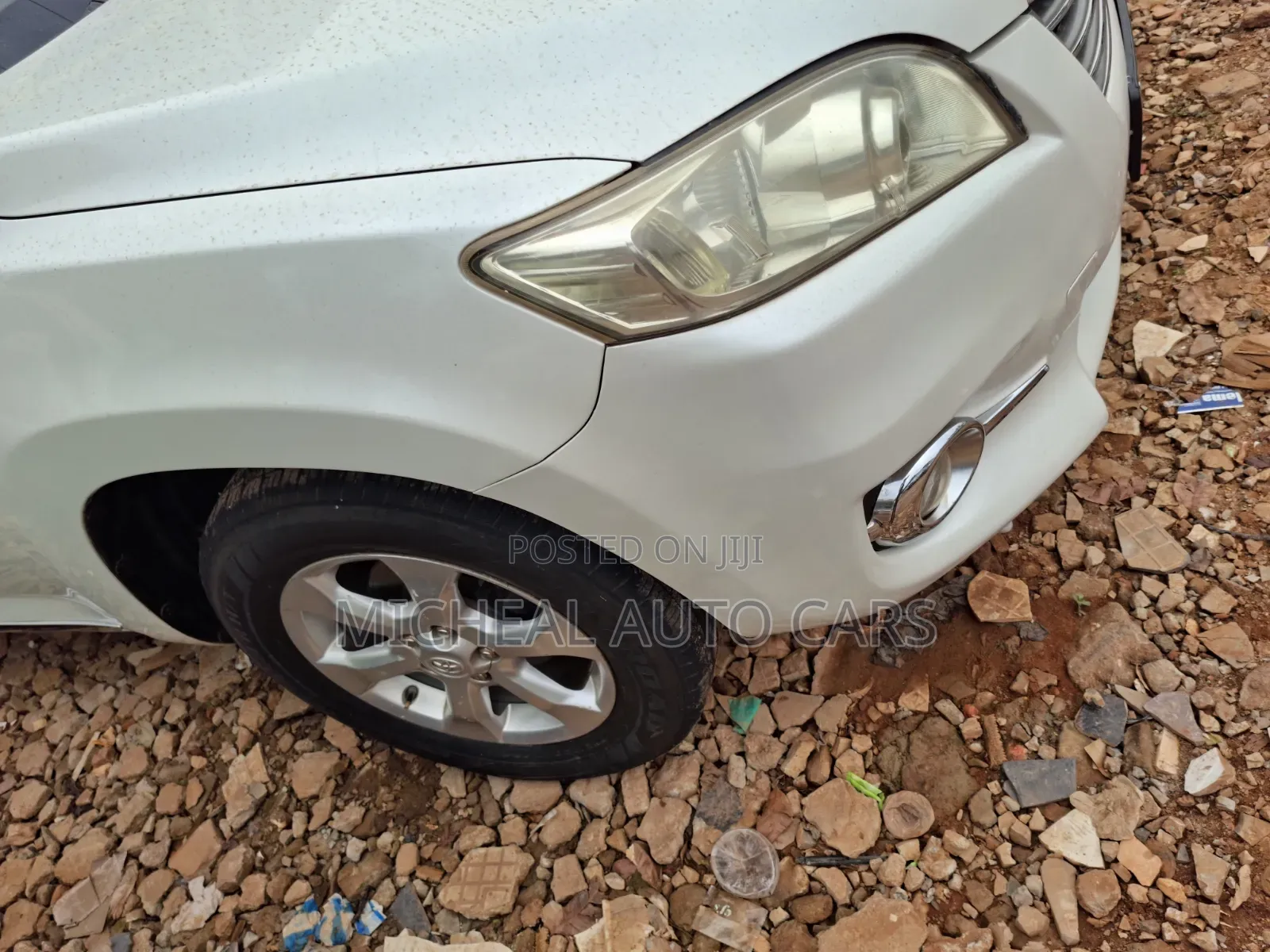 Toyota Vanguard 2010 White