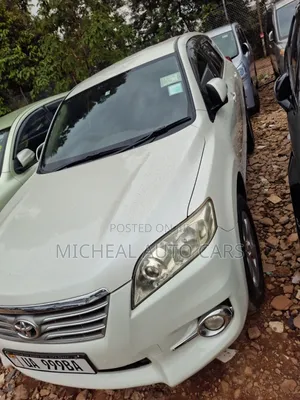 Toyota Vanguard 2010 White