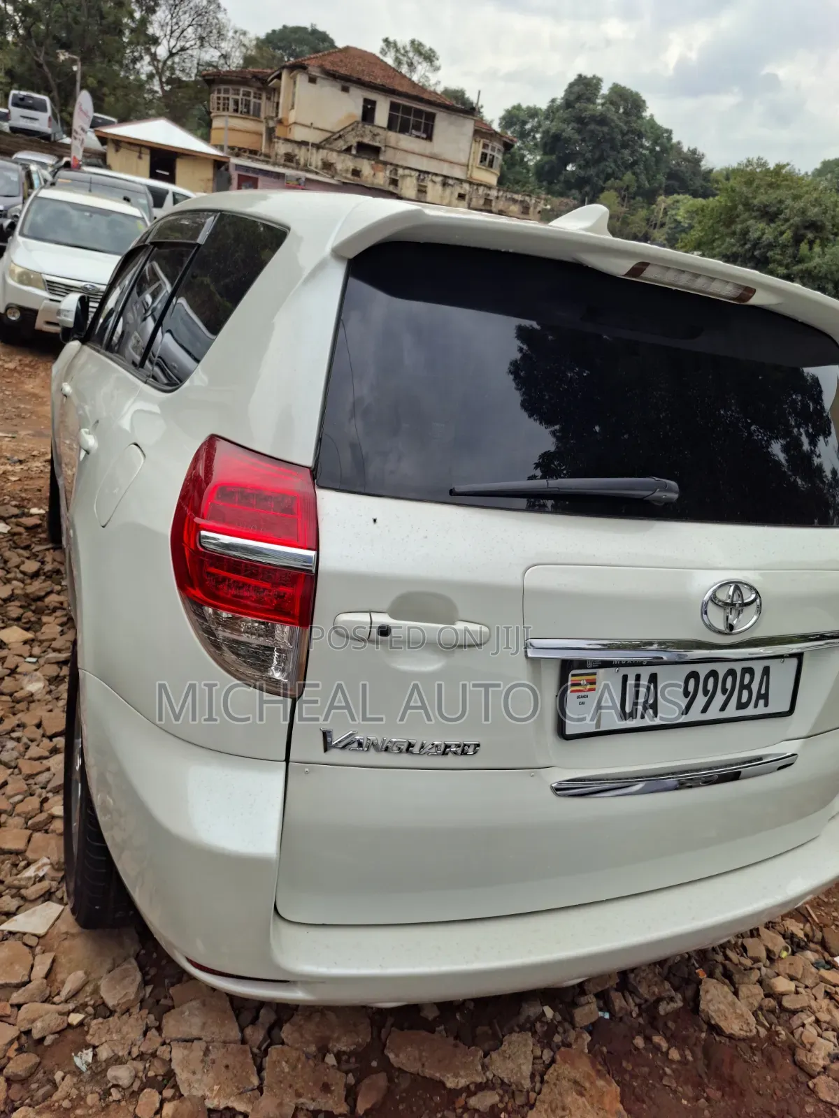 Toyota Vanguard 2010 White