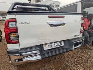 Toyota Hilux 2016 White
