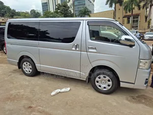 Toyota HiAce 2010 Silver