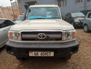 Toyota Land Cruiser Prado 2005 White
