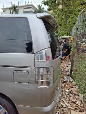 Toyota Noah 2002 Gray