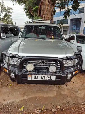 Toyota Hilux 2000 Silver