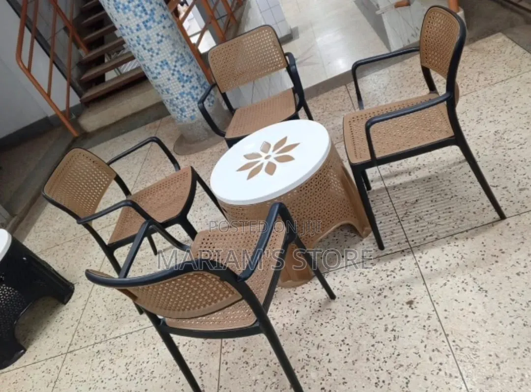 4-Seater Woven-Design Plastic Cafe Set With Black-Framed Chairs