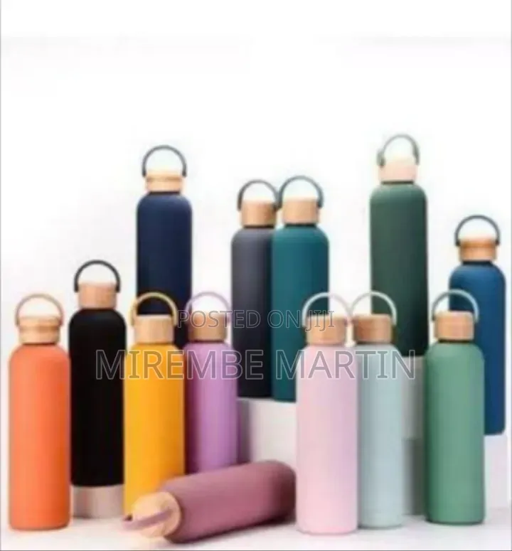 Insulated Stainless Steel Water Bottle With a Bamboo Lid