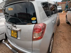 Toyota Ractis 2008 Silver