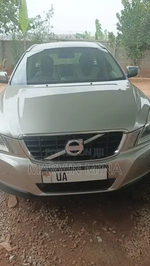 Volvo XC60 2011 Gold