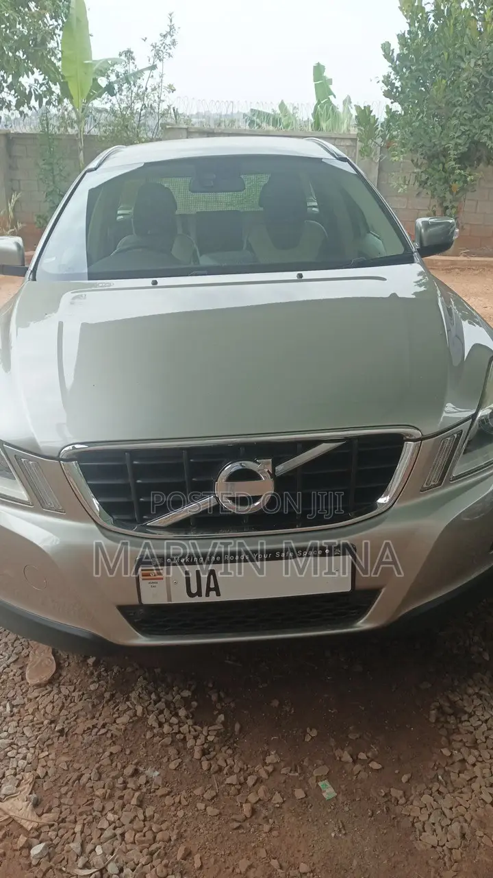 Volvo XC60 2011 Gold