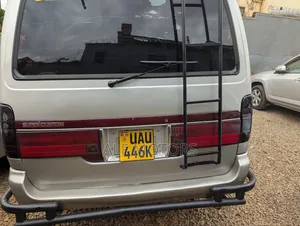 Toyota HiAce 2000 Brown