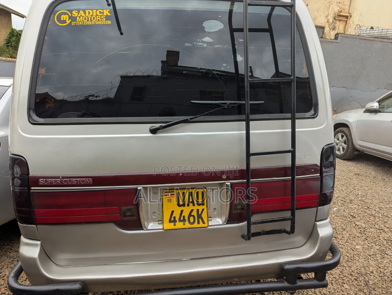 Toyota HiAce 2000 Brown
