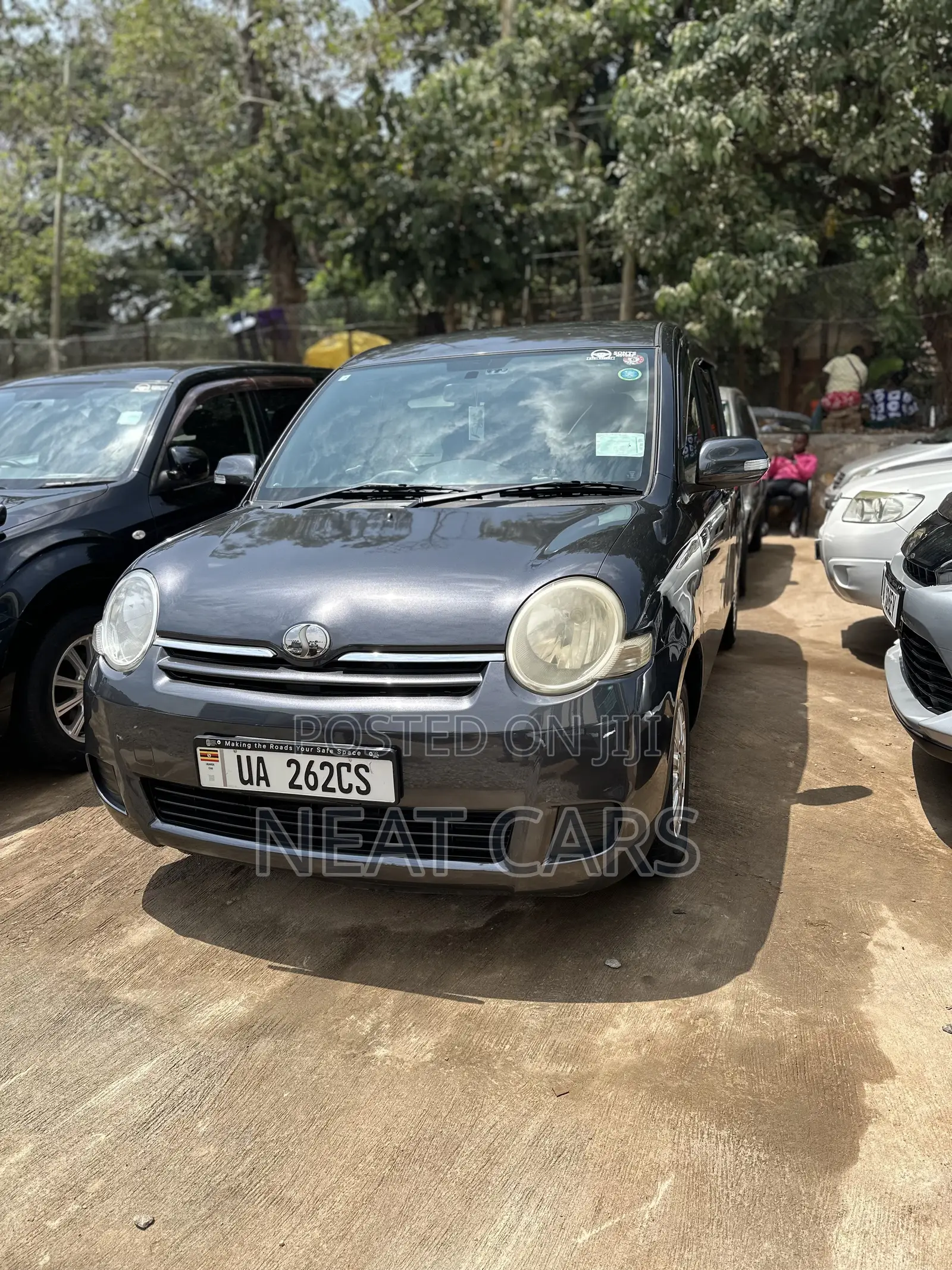 Toyota Sienta 2010 Gray