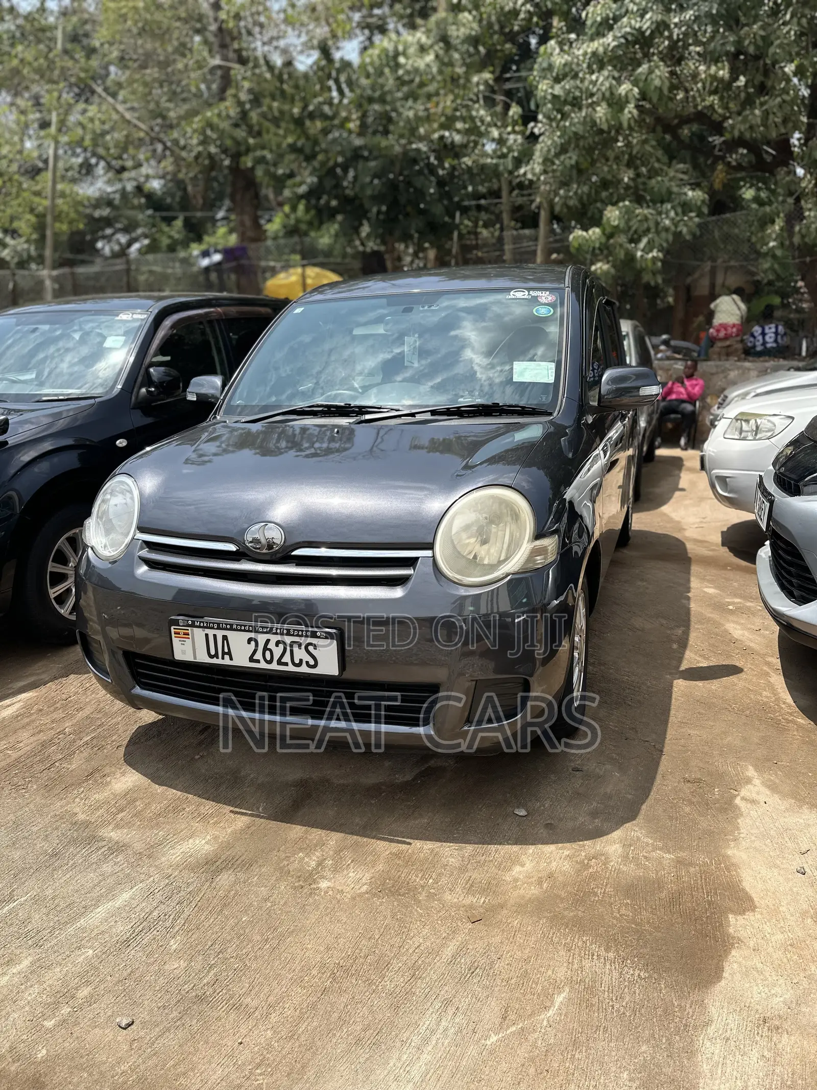 Toyota Sienta 2010 Gray