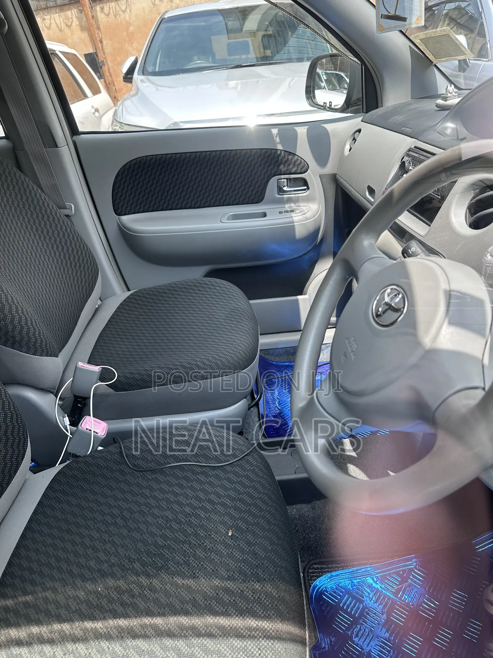 Toyota Sienta 2010 Gray