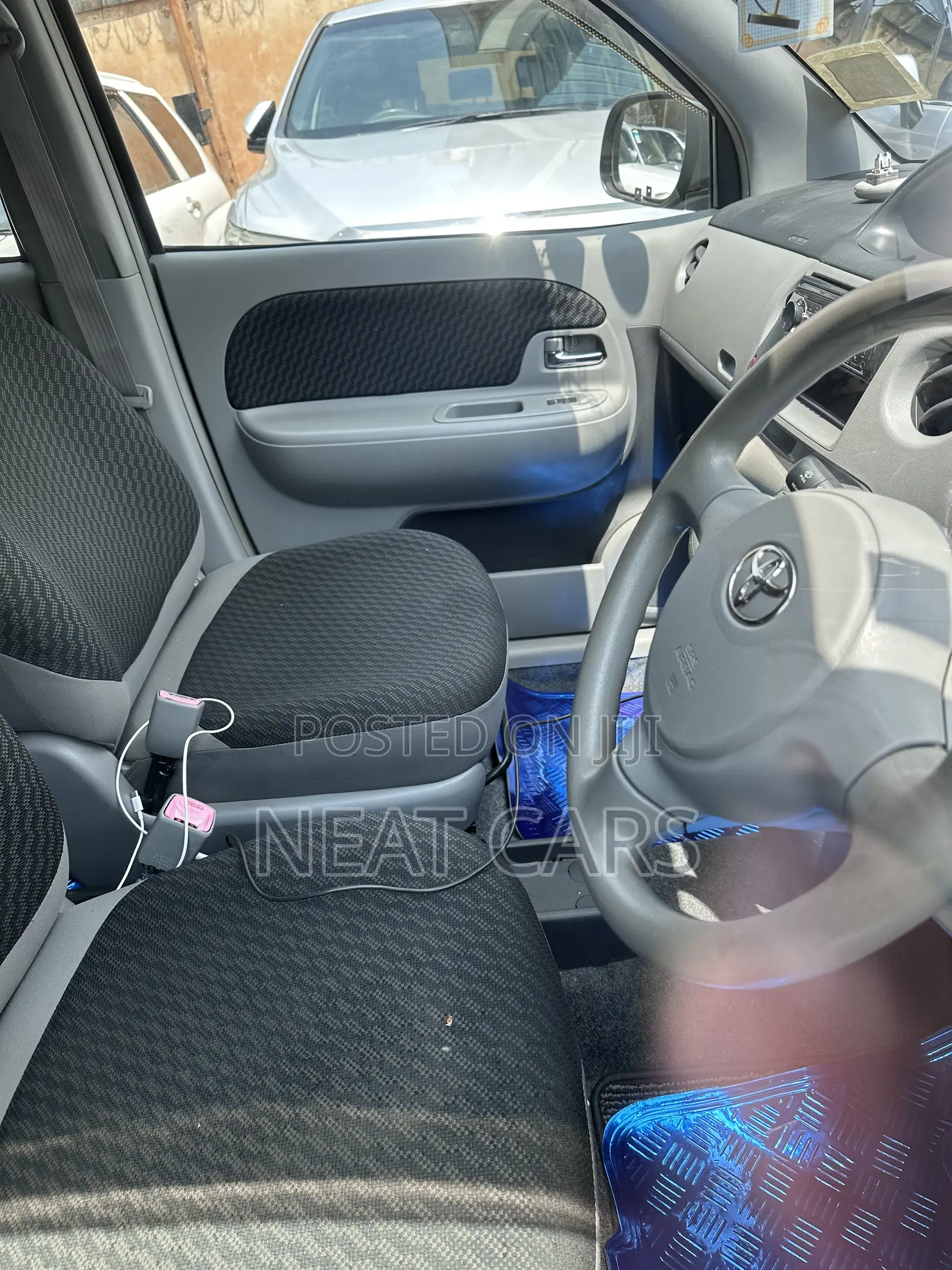 Toyota Sienta 2010 Gray