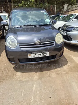 Toyota Sienta 2010 Black
