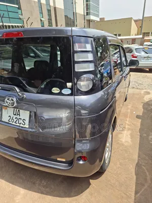 Toyota Sienta 2010 Black