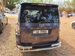 Toyota Voxy 2012