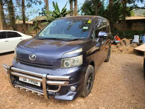 Toyota Voxy 2012