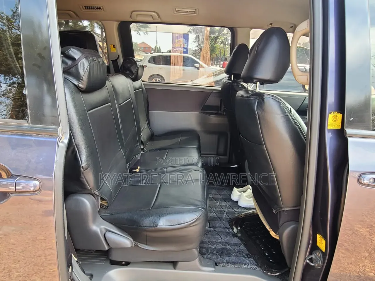 Toyota Voxy 2012