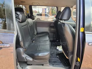 Toyota Voxy 2012