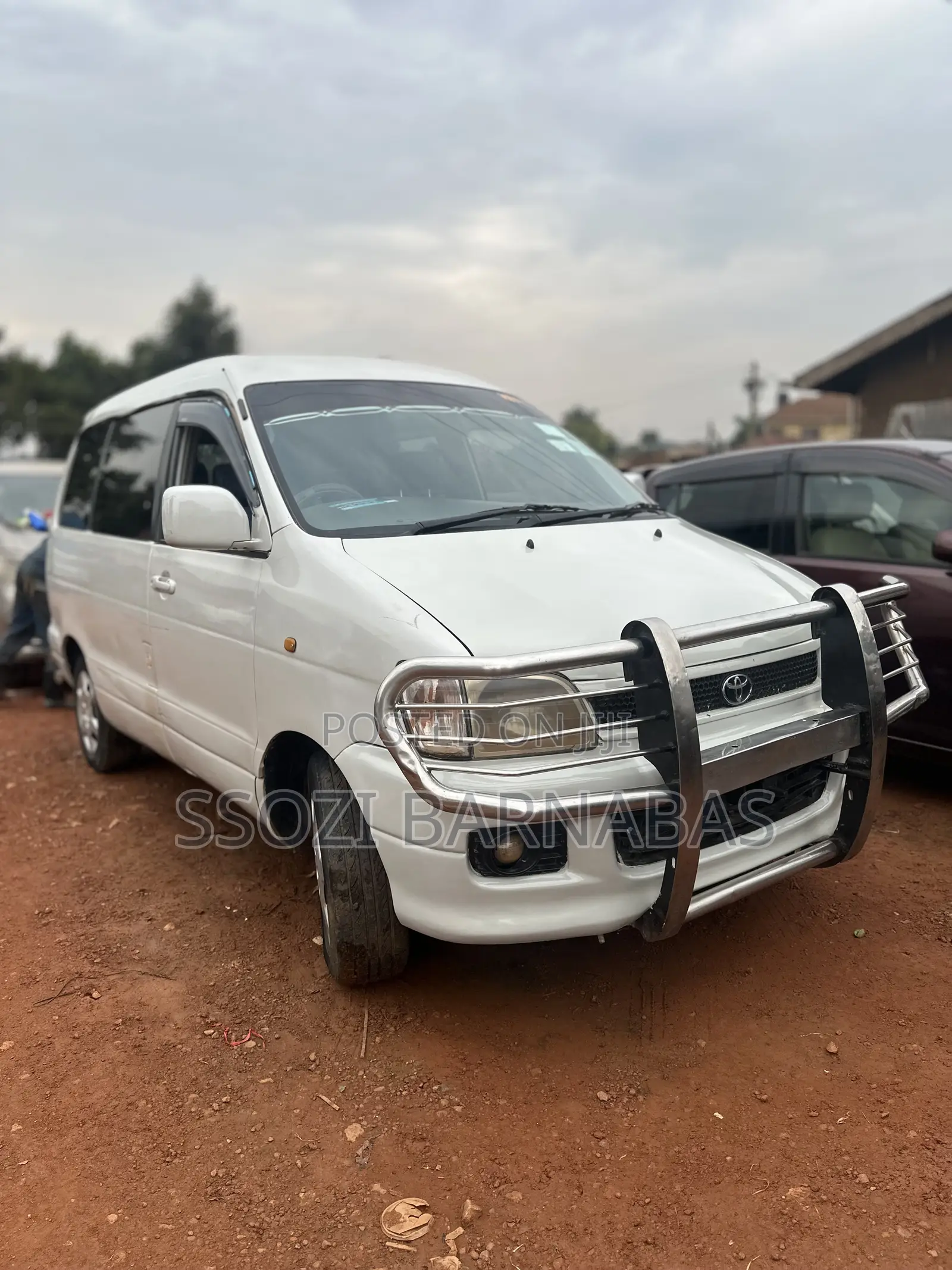 Toyota TownAce Noah 1998 White