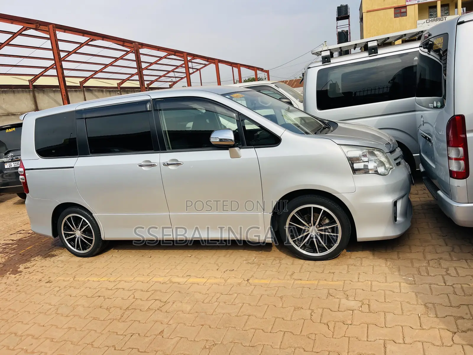 Toyota Noah 2012 Silver