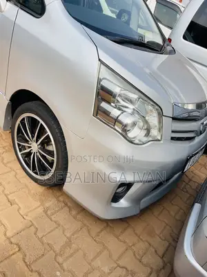 Toyota Noah 2012 Silver