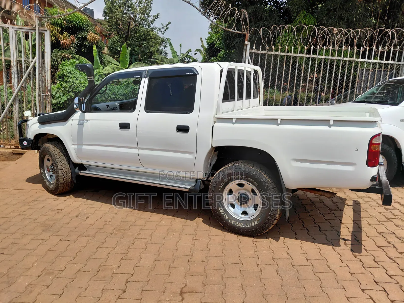 Toyota Hilux 1997 White
