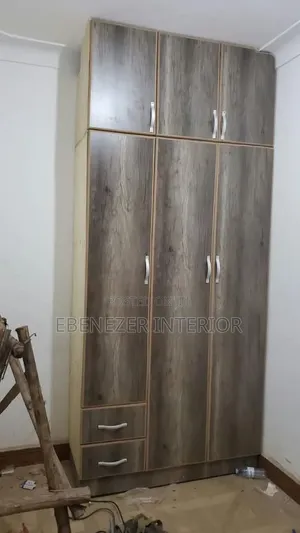 Closet/ Wardrobe