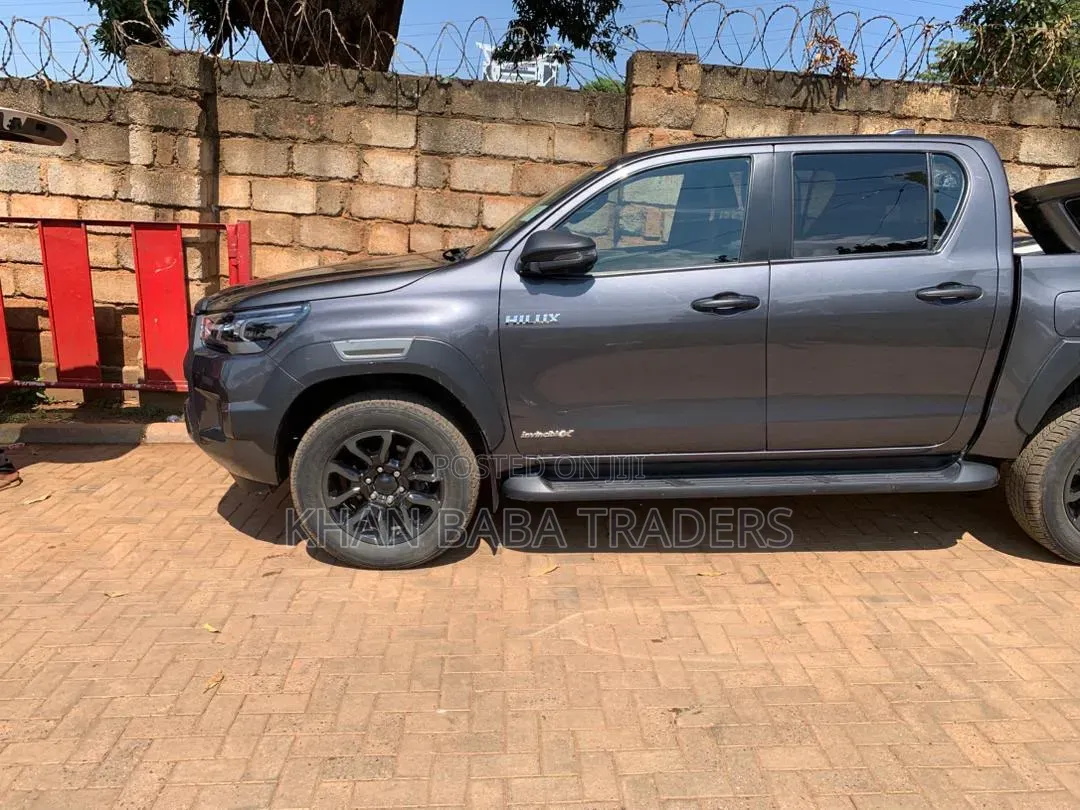 Toyota Hilux 2022 Matt Black