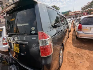 Toyota Noah 2008 Gray