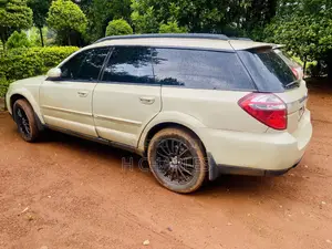 Subaru Outback Automatic 2005 Gold