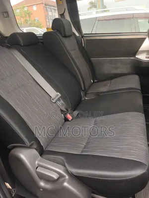 Toyota Noah 2.0 143hp FWD (8 Seater) 2011 Silver