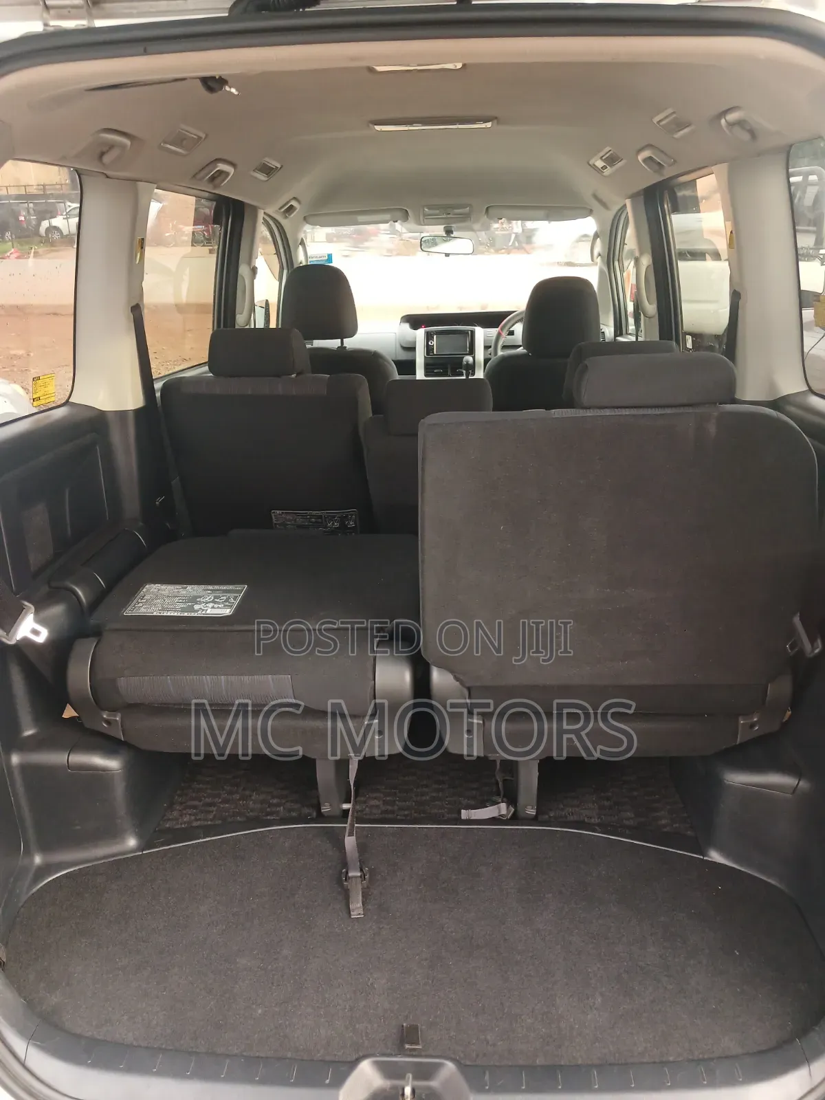 Toyota Noah 2.0 143hp FWD (8 Seater) 2011 Silver