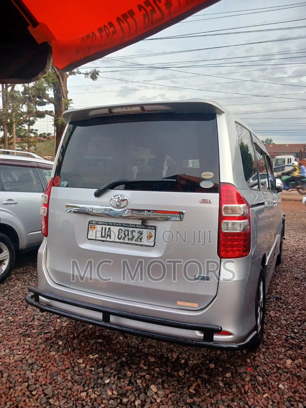 Toyota Noah 2.0 143hp FWD (8 Seater) 2011 Silver