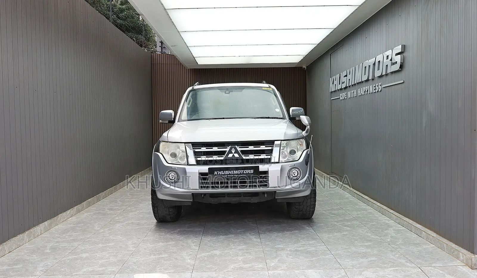 Mitsubishi Pajero 2011 Silver