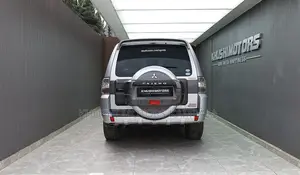 Mitsubishi Pajero 2011 Silver
