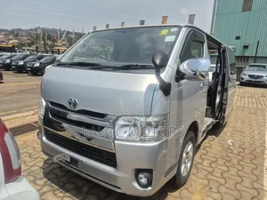 Toyota HiAce 2014 Silver