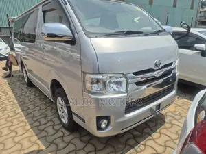 Toyota HiAce 2014 Silver